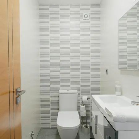 86 - Meeras Surf House Feriehus