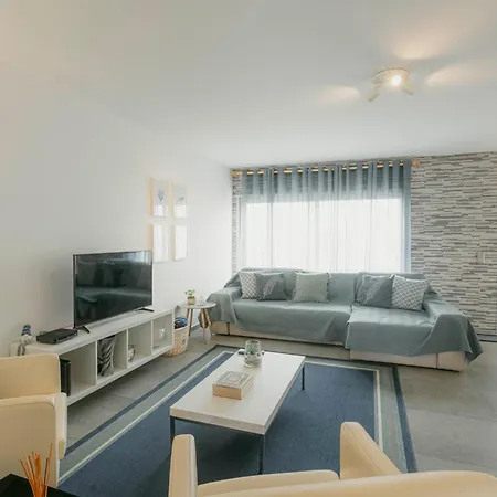 86 - Meeras Surf House Ferrel (Leiria)