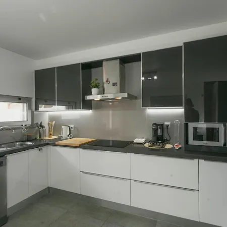 Feriehus 86 - Meeras Surf House Ferrel (Leiria)