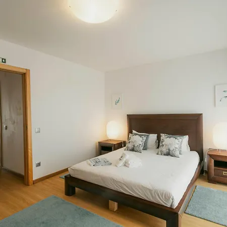 86 - Meeras Surf House Feriehus