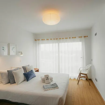 86 - Meeras Surf House * Ferrel (Leiria)