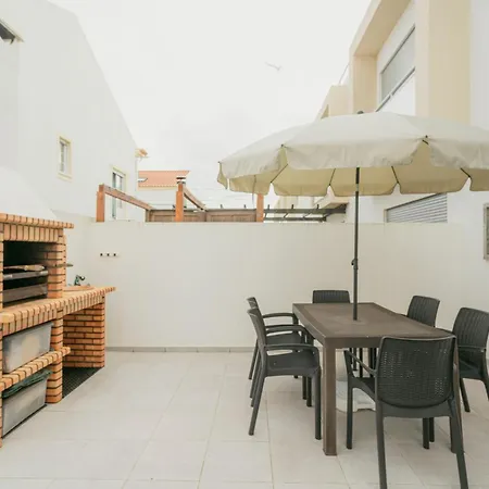 86 - Meeras Surf House