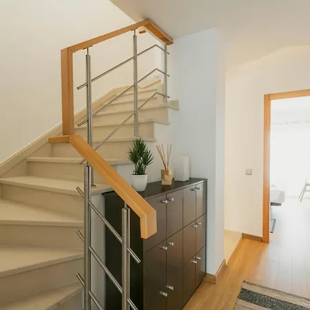 86 - Meeras Surf House Ferrel (Leiria)